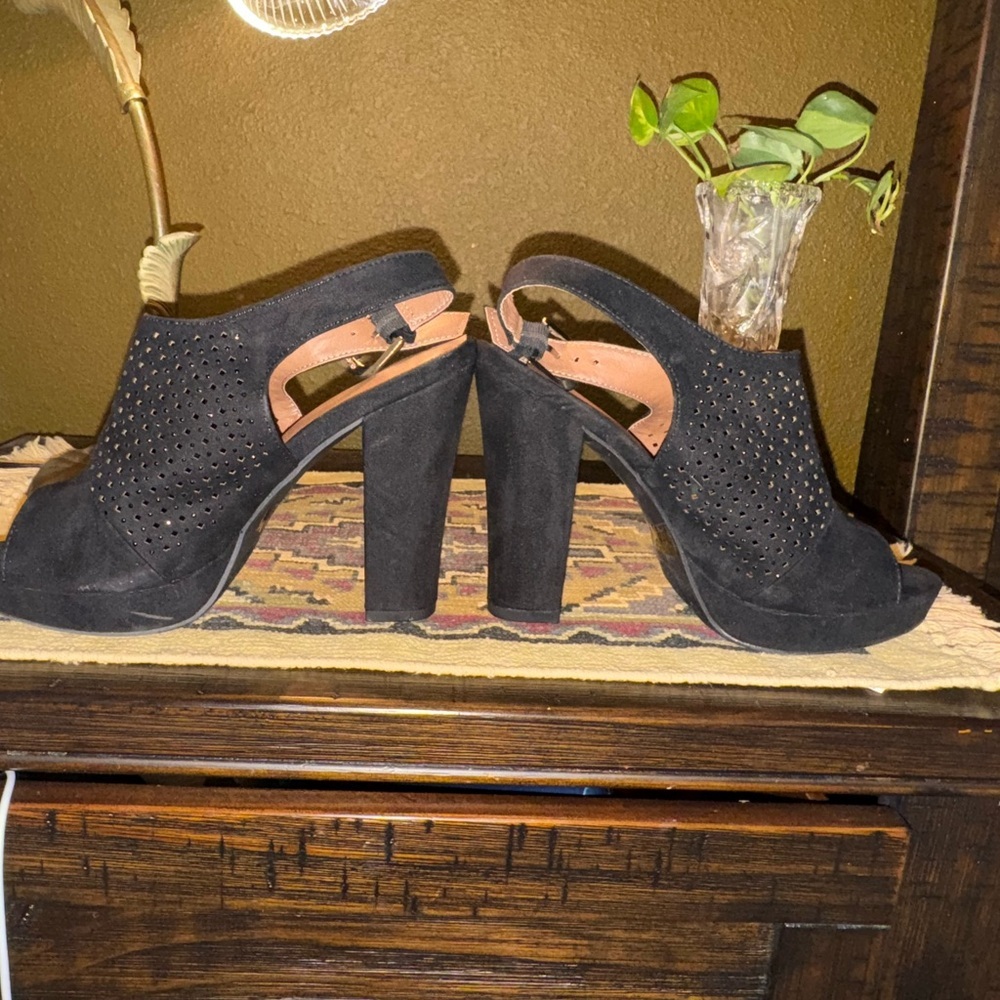 Slingback Heel - Picture 5 of 10